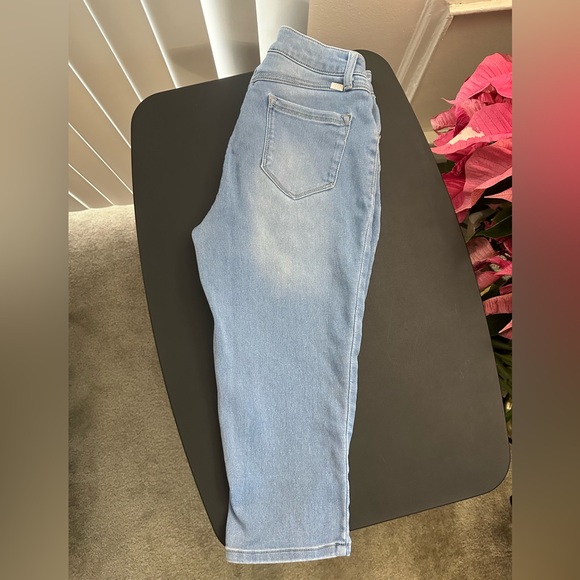 1822 Denim Capris High Rise Light Blue - Picture 3 of 5